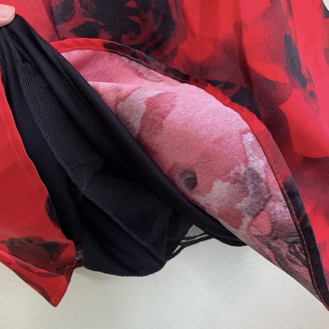 Other Red Black Floral Satin Fit & Flare Dress With Pockets Size 1 Size XS / US 0-2 / IT 36-38 - 5 Thumbnail