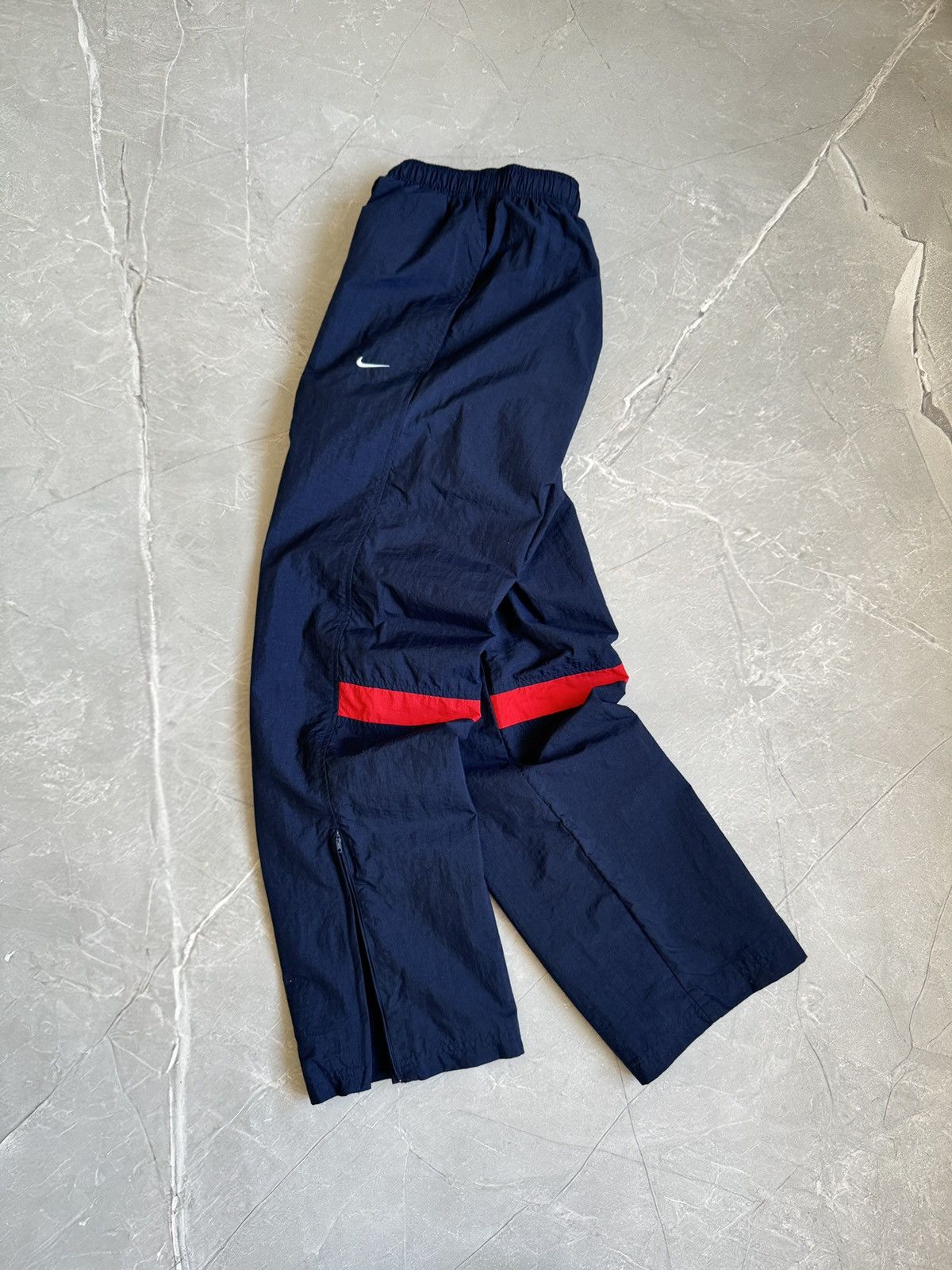 Nike Nike Vintage Nylon Track Pants 00s Small Swoosh Navy Size US 30 / EU 46 - 2 Thumbnail