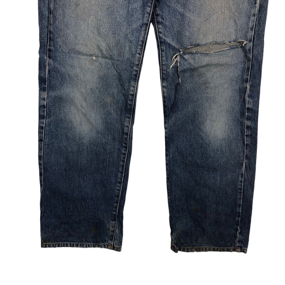 Japanese Brand 🔥90’s JAPAN MADE DISTRESSED JEANS UNIQUE CLOTHING WAREHOUSE Size US 30 / EU 46 - 4 Thumbnail