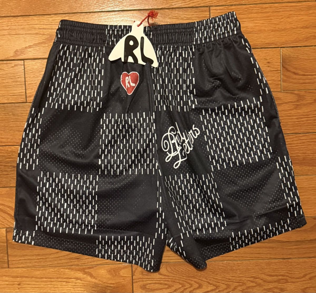 Other Red letters, basketball shorts, new medium Size US 32 / EU 48 - 2 Thumbnail