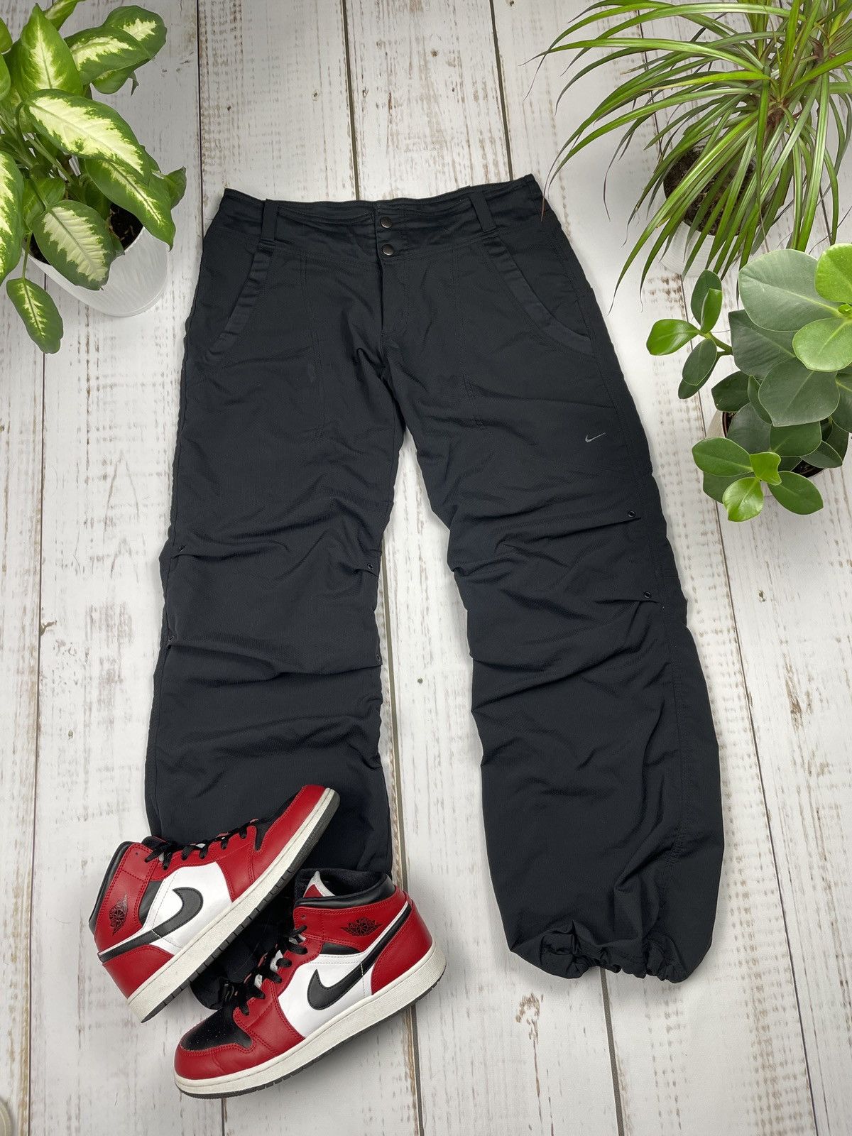 Japanese Brand Nike Vintage Nylon Pants Baggy Size US 32 / EU 48 - 1 Thumbnail