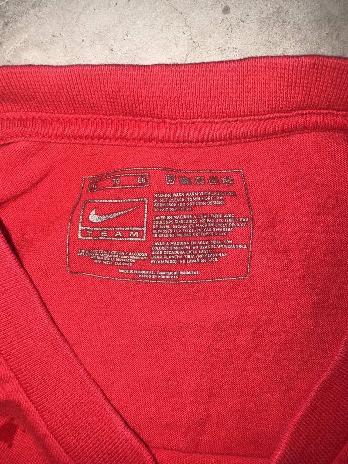 Nike Vintage Y2K Nike Manchester United Center Swoosh Devil Tee Size US XL / EU 56 / 4 - 5 Thumbnail