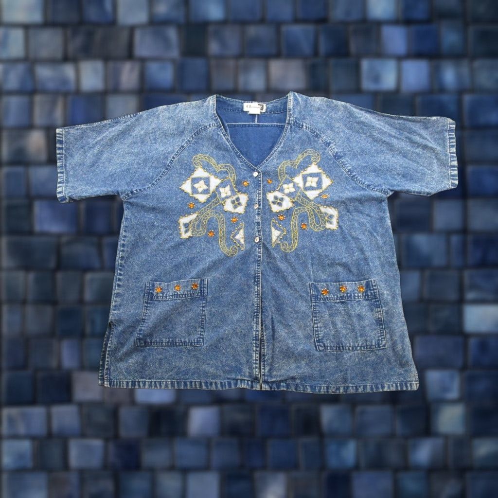 Denime VINTAGE Z Club Denim Shirt Blouse Short Sleeve Women 22-24 Blue 80s Embroidered Jeanswear Bling Jewels Shirts Womens Size 3XL / US 20-22 - 1 Thumbnail