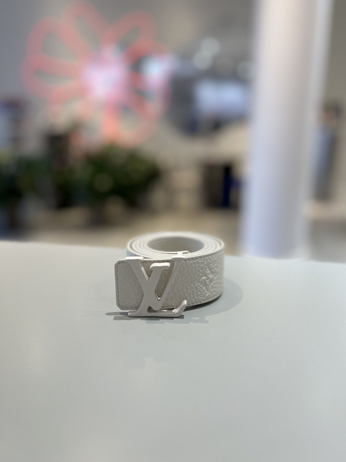 Louis Vuitton Louis Vuitton Initials Shape Belt Monogram 40MM Powder White Size ONE SIZE - 1 Thumbnail