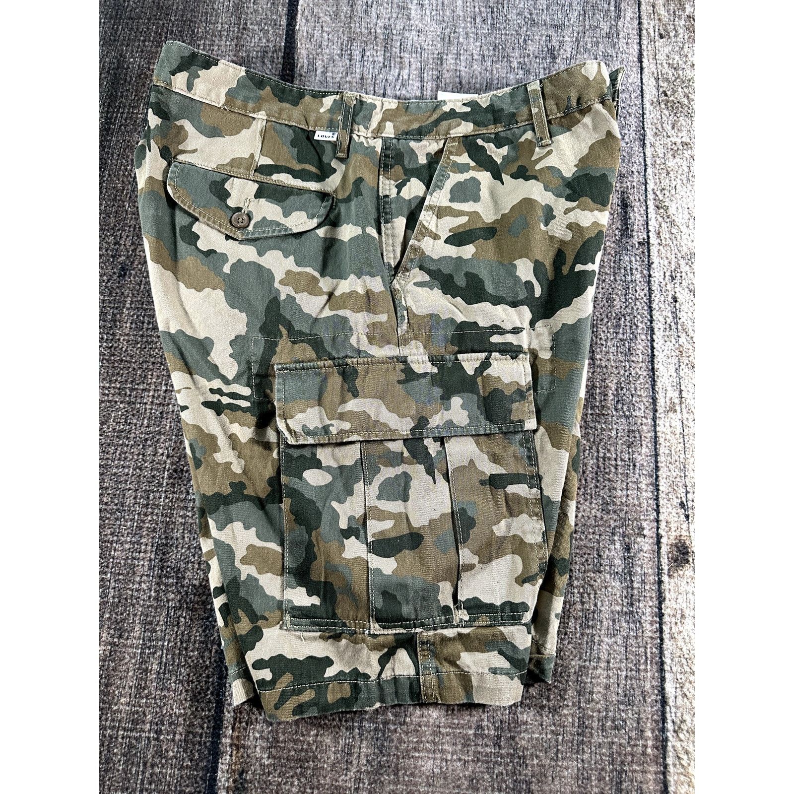 Levi's Levi's Strauss & Co Camo Cargo Shorts Men's Size 34 Secure Size US 34 / EU 50 - 4 Thumbnail