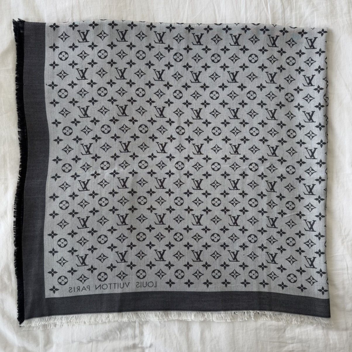 Louis Vuitton Monogram Denim Shawl Size ONE SIZE - 5 Thumbnail