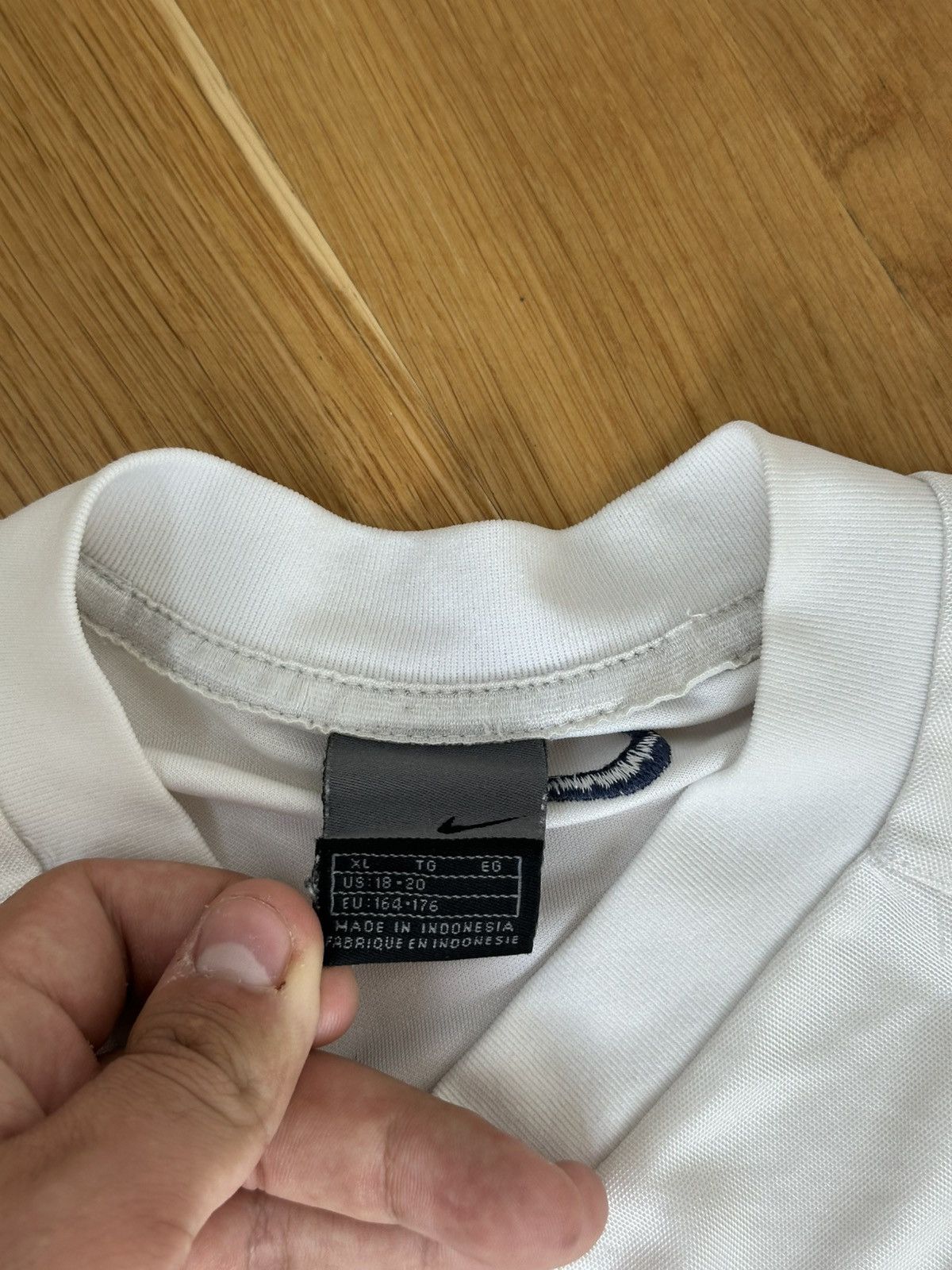 Nike Vintage Nike T-shirt Centre Logo White Size US L / EU 52-54 / 3 - 10 Thumbnail