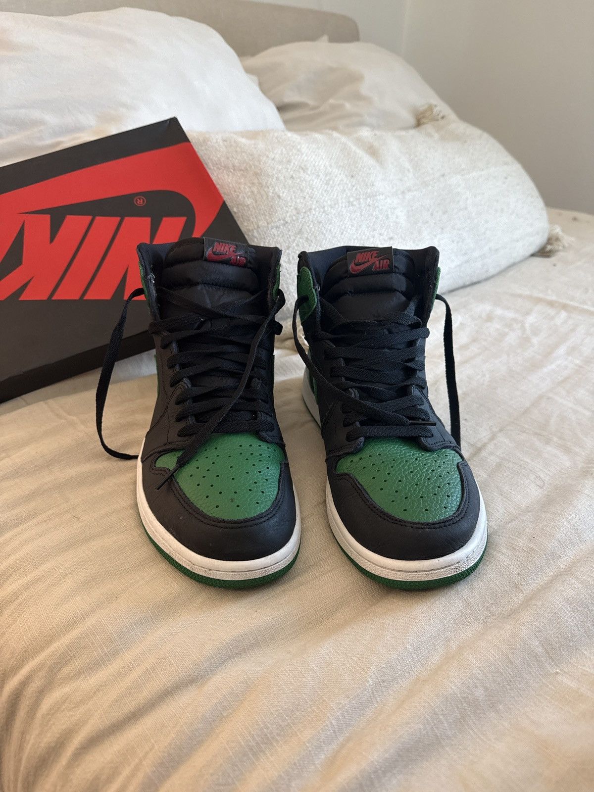 Nike Air Jordan 1 Retro High OG Pine Green / Black Size US 12 / EU 45 - 4 Thumbnail