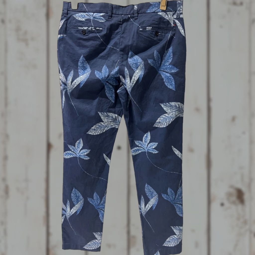Tommy Hilfiger Tommy Hilfiger Men's TH Floral Chino Pants Blue 36W x 33L Size US 36 / EU 52 - 1 Thumbnail