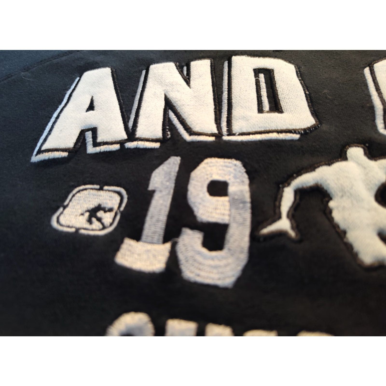 Vintage VINTAGE AND1 Hoodie Mens Medium Black Basketball Pullover 3D Logo 90s Hip Hop All Seasons Size US M / EU 48-50 / 2 - 5 Thumbnail