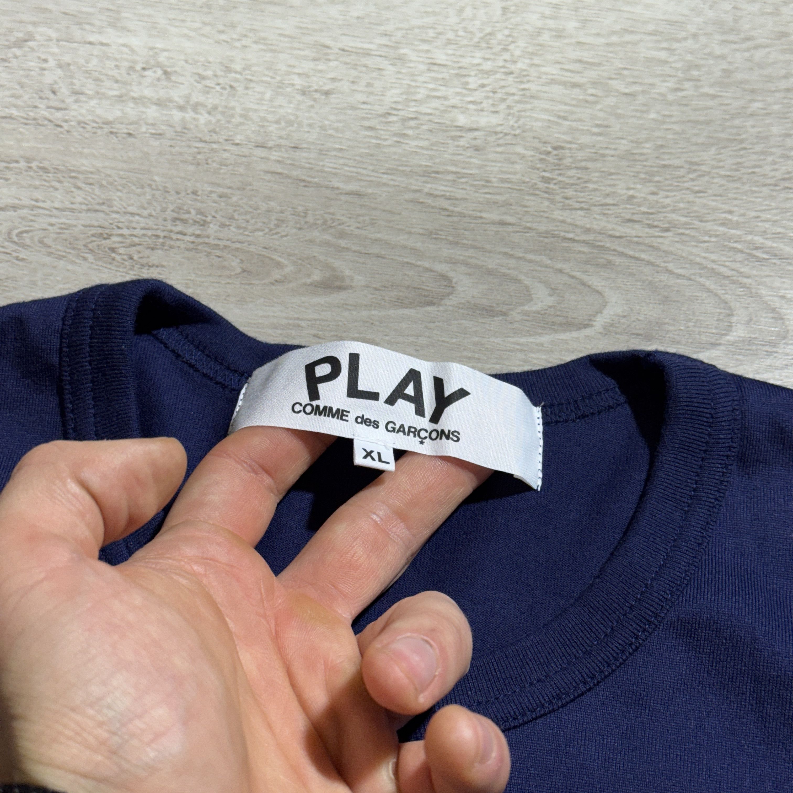 Comme des Garcons PLAY Comme des Garçons PLAY Gold Heart T-Shirt Navy Blue Size XL Size XL / US 12-14 / IT 48-50 - 5 Thumbnail