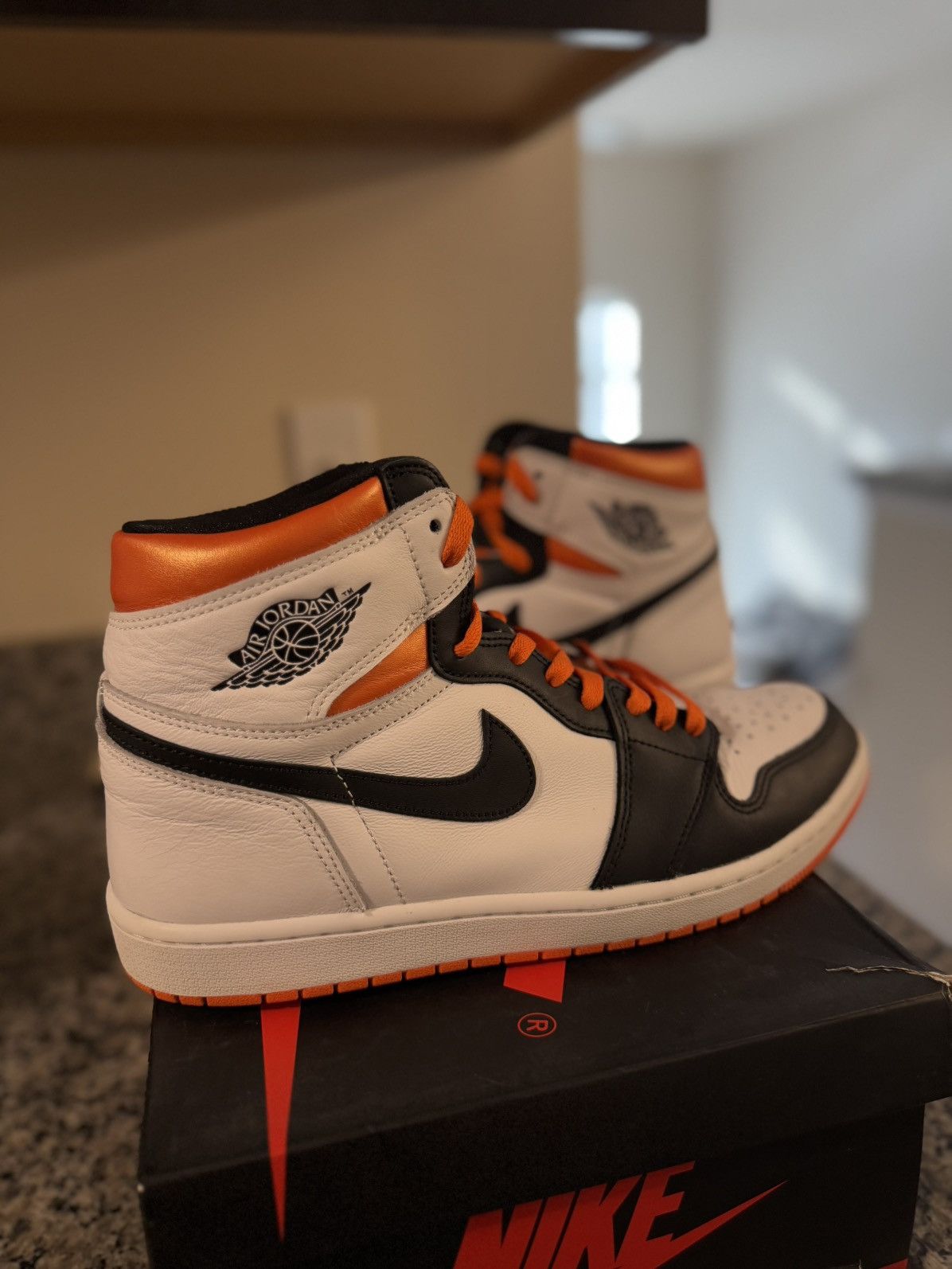 Jordan Brand × Nike Jordan 1 Electro Orange Size 11.5 W BOX Size US 11.5 / EU 44-45 - 2 Thumbnail