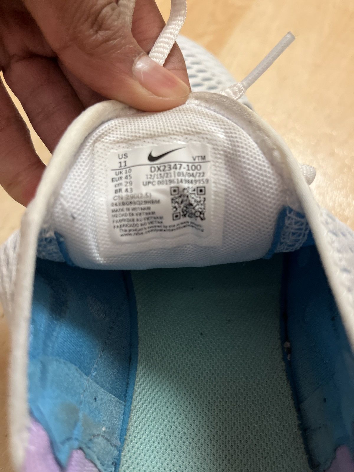 Nike Air Max 270 Size US 11 / EU 44 - 2 Thumbnail