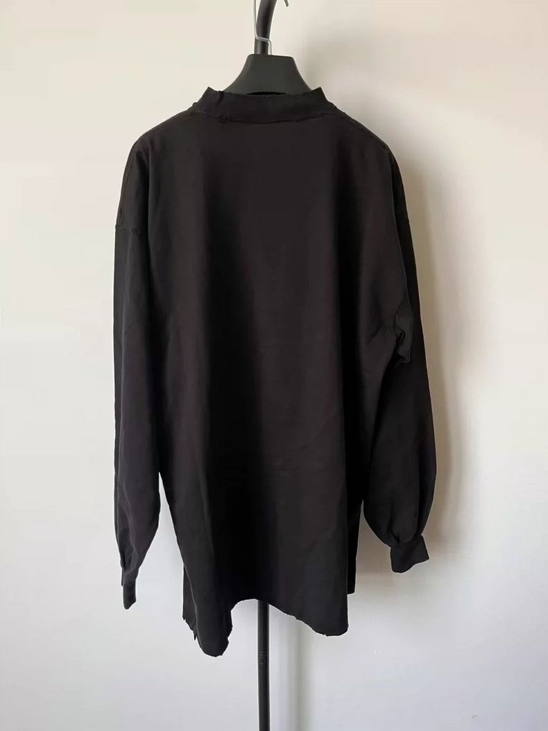 Balenciaga Balenciaga Round Neck Chest Disc Long Sleeve T-Shirt Regul Size US S / EU 44-46 / 1 - 2 Thumbnail
