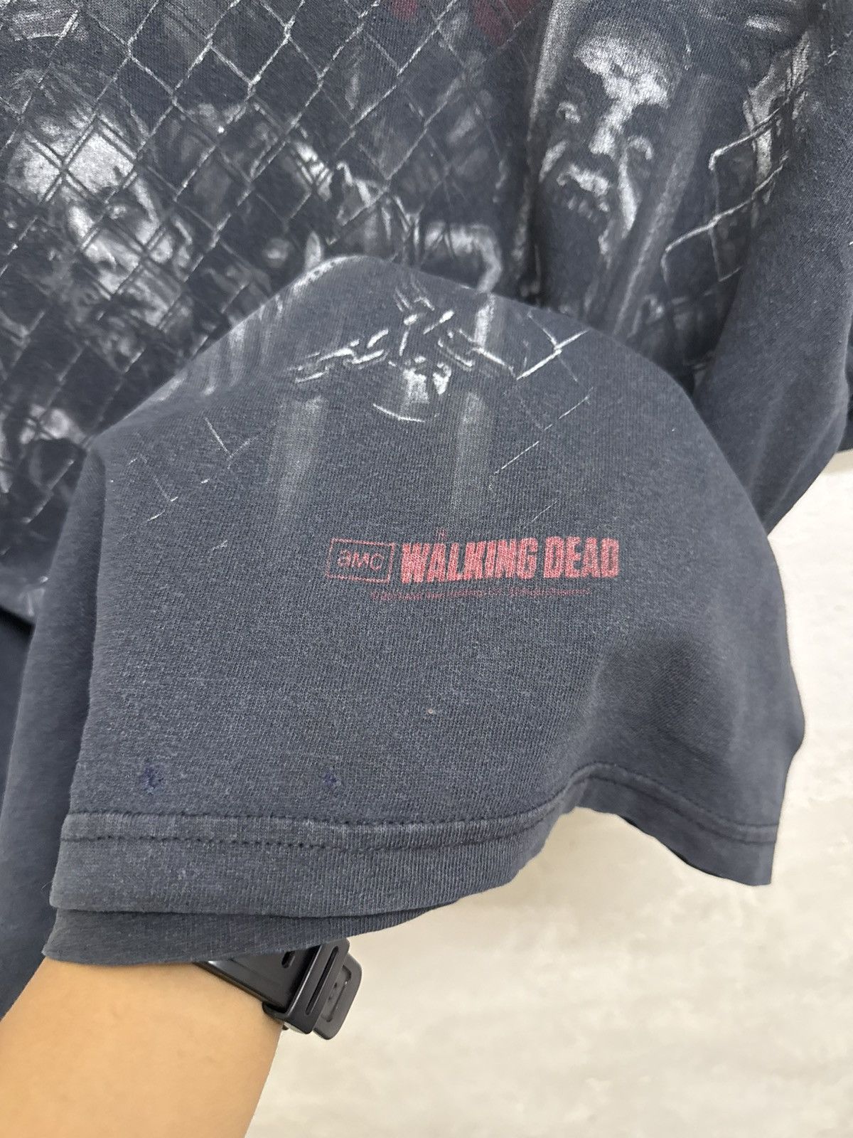Vintage Thrashed Walking Dead AOP Mega Print Zombies T-shirt Size US M / EU 48-50 / 2 - 2 Thumbnail