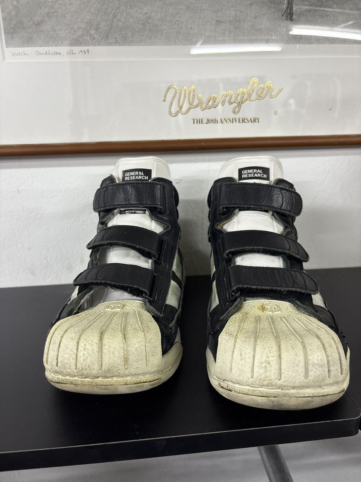 General Research General Research 90s Velcro Shoes Adidas Superstar Style Size US 10 / EU 43 - 14 Thumbnail