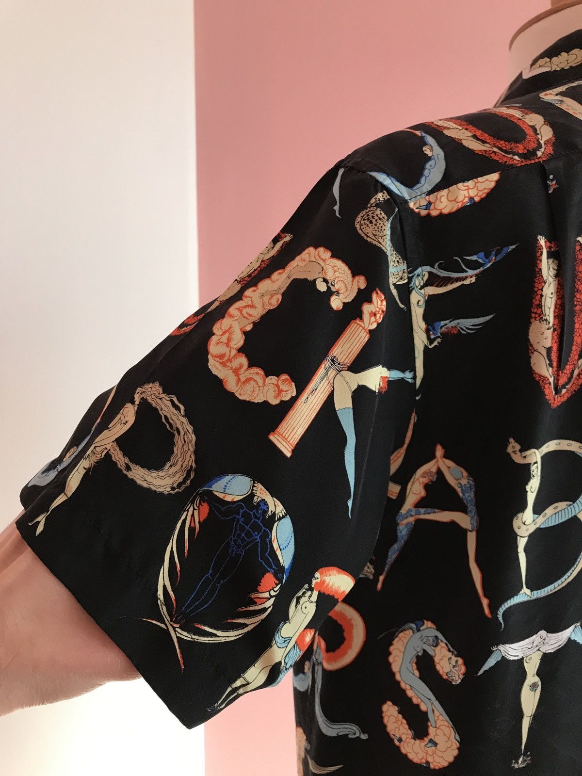 Supreme SS18 Supreme x Erté Art Déco Alphabet Silk Camp Collar Shirt Size US L / EU 52-54 / 3 - 4 Thumbnail