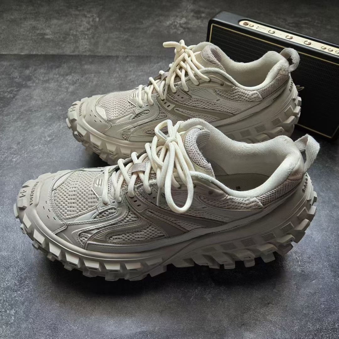 Balenciaga Balenciaga Beige Lowtop Sneakers 44 Men Size US 10.5 / EU 43-44 - 1 Thumbnail