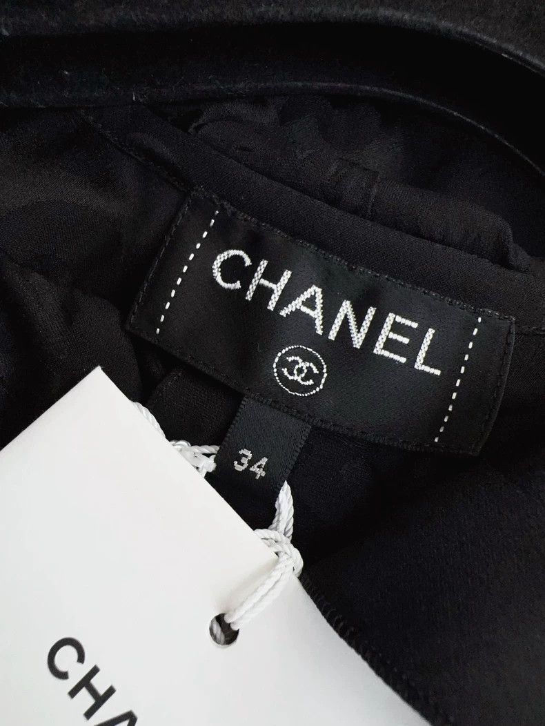 Chanel Chanel 22P black letter dark pattern logo wooden ear sleev Size XXS / US 00 / IT 34 - 7 Thumbnail
