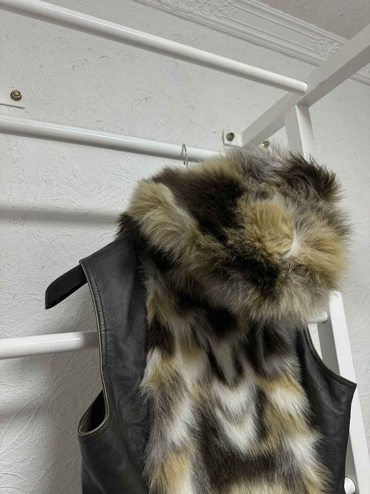 Japanese Brand Y2K Women’s Fur Vest Avant-Garde Style L Size Vintage Size L / US 10 / IT 46 - 7 Thumbnail