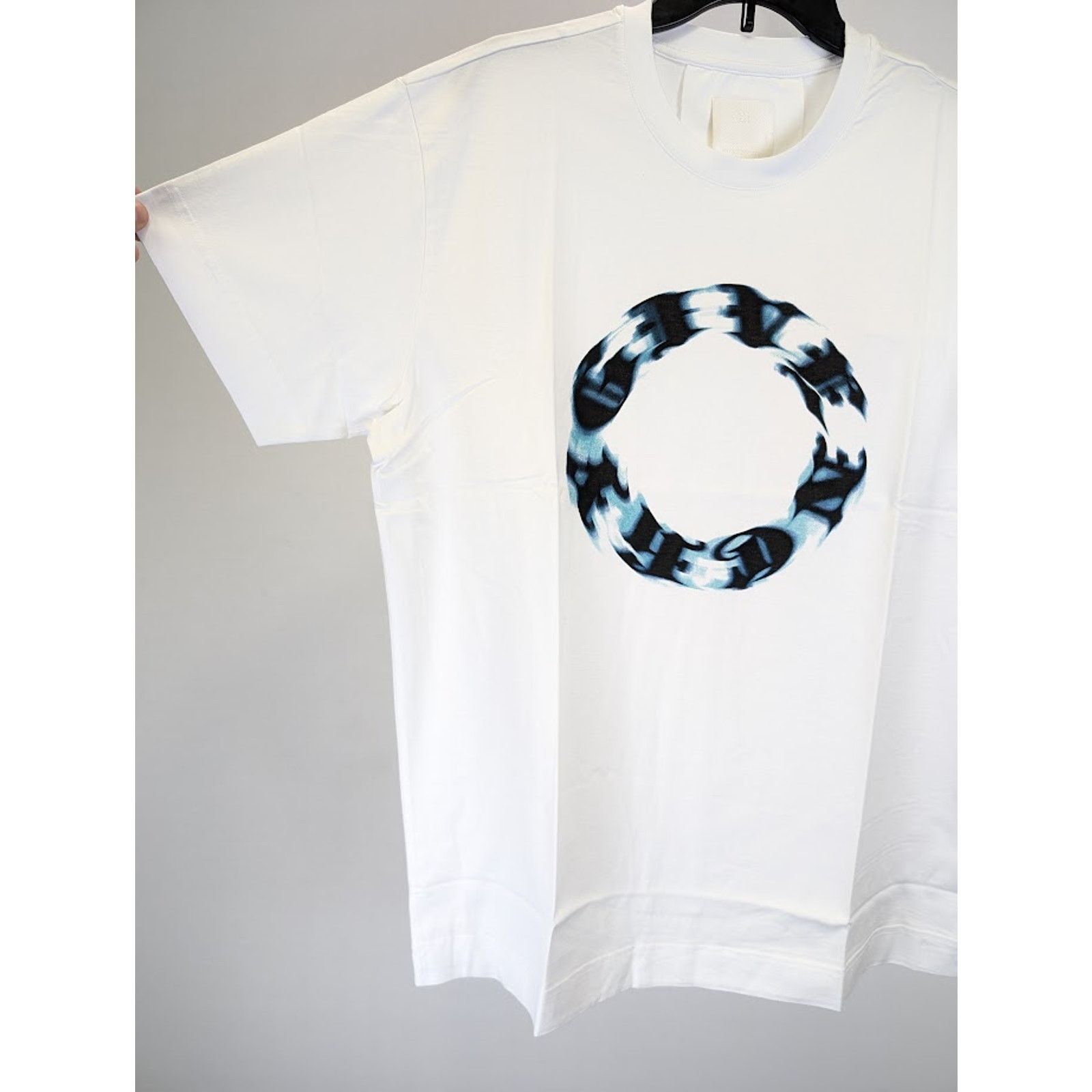 Givenchy o1rshd1 T-Shirt in White Size US M / EU 48-50 / 2 - 8 Thumbnail