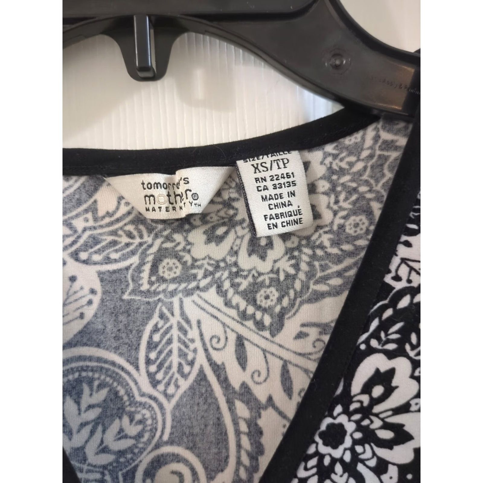MOTHER Tomorrow Mother Womans Blouse XS Maternity Top V Neck Long Sleeve Paisley Black White Empire Waist Stretch Shirts Size XS / US 0-2 / IT 36-38 - 3 Thumbnail