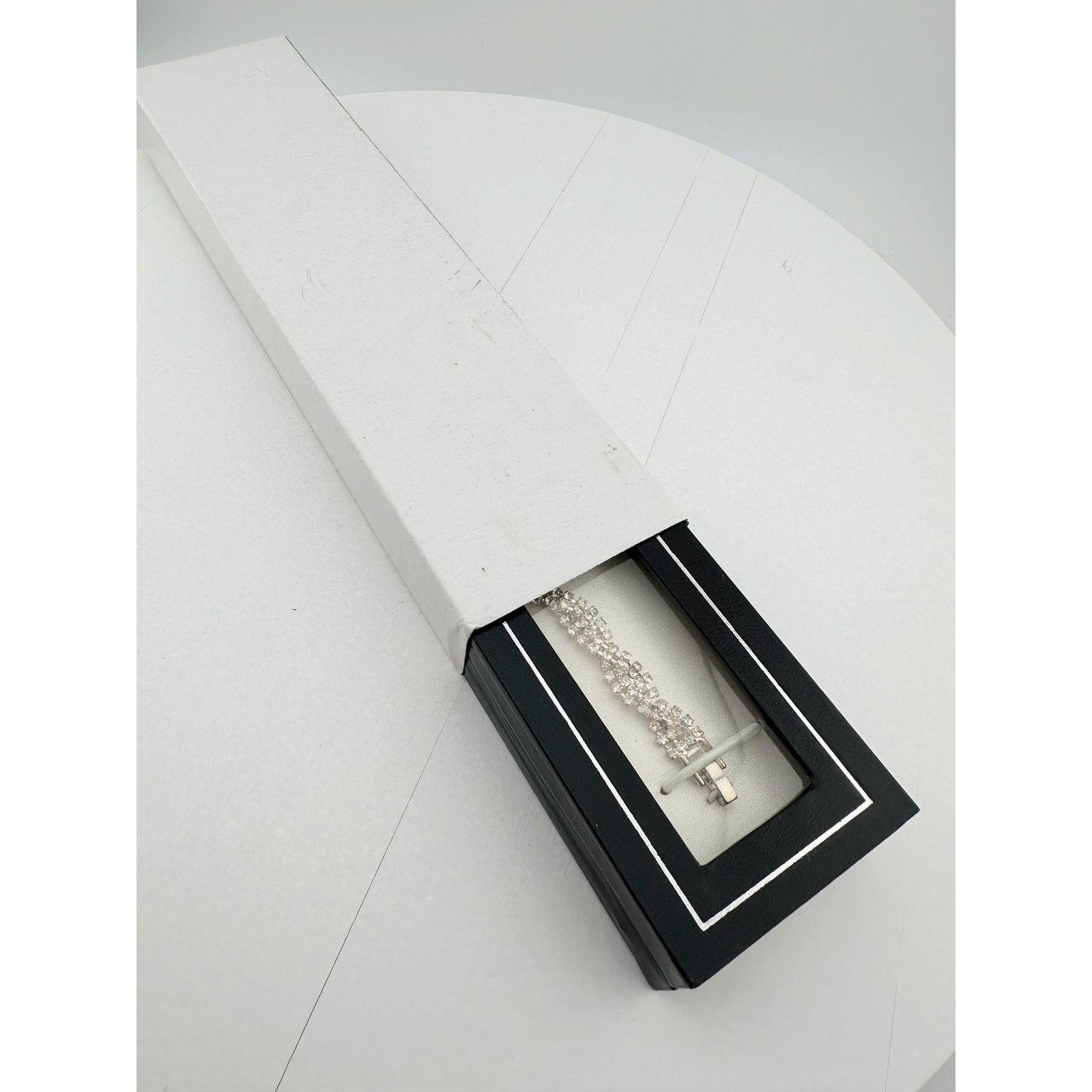 Other Friedman Jewelers Shimmering White Crystal Bracelet In Box Size ONE SIZE - 11 Thumbnail
