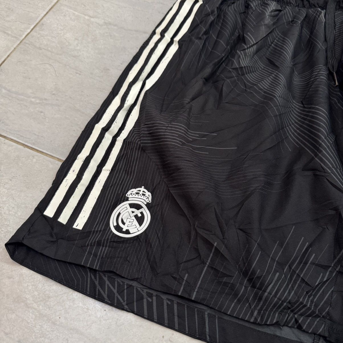 Adidas × Y-3 × Yohji Yamamoto Y-3 REAL MADRID 120TH ANNIVERSARY SHORTS Size US 36 / EU 52 - 3 Thumbnail
