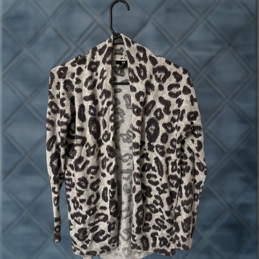 H&M H&M Women's Cardigan Open Front Cheetah Print Multicolor Small S Gray/Black Animal Print Cardigan Womens Small Open Front - 90s/90s Inspired? Size S / US 4 / IT 40 - 1 Thumbnail