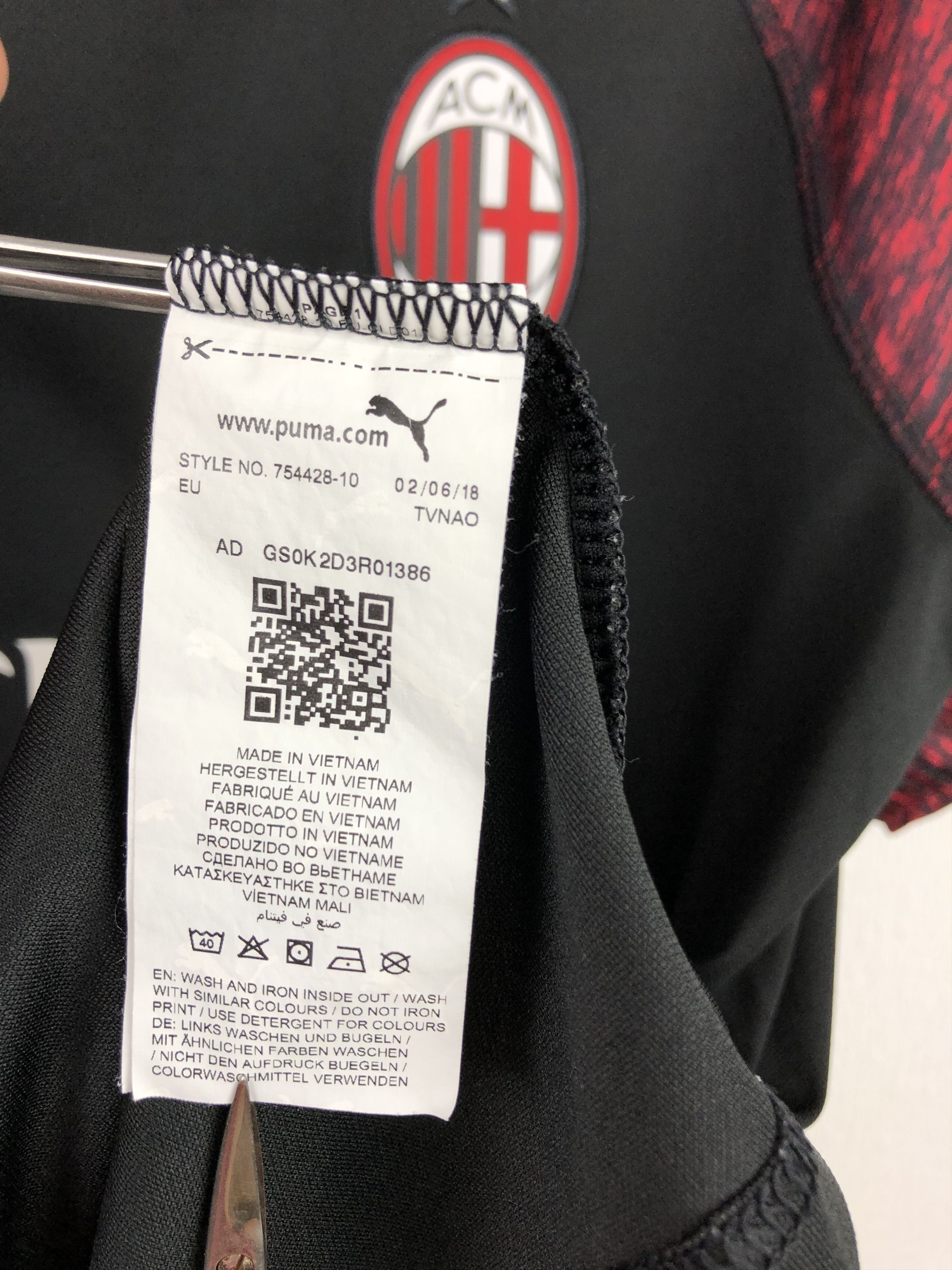 Puma AC Milan football shirt 2019 Soccer #10 Calhanoglu Jersey Size US M / EU 48-50 / 2 - 14 Thumbnail