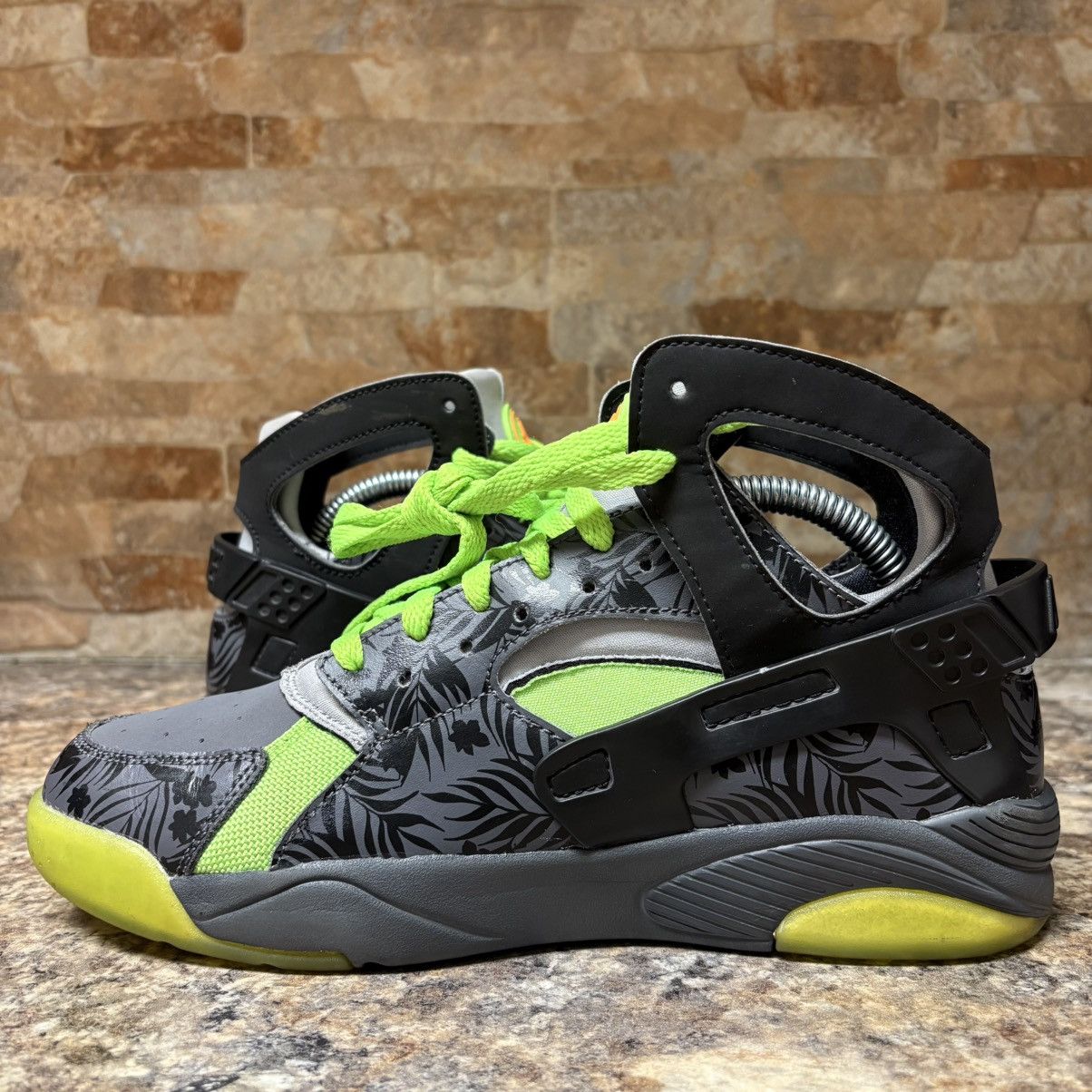 Nike Nike Air Flight Huarache Tropical Print Size 7 Size US 7 / EU 40 - 7 Thumbnail