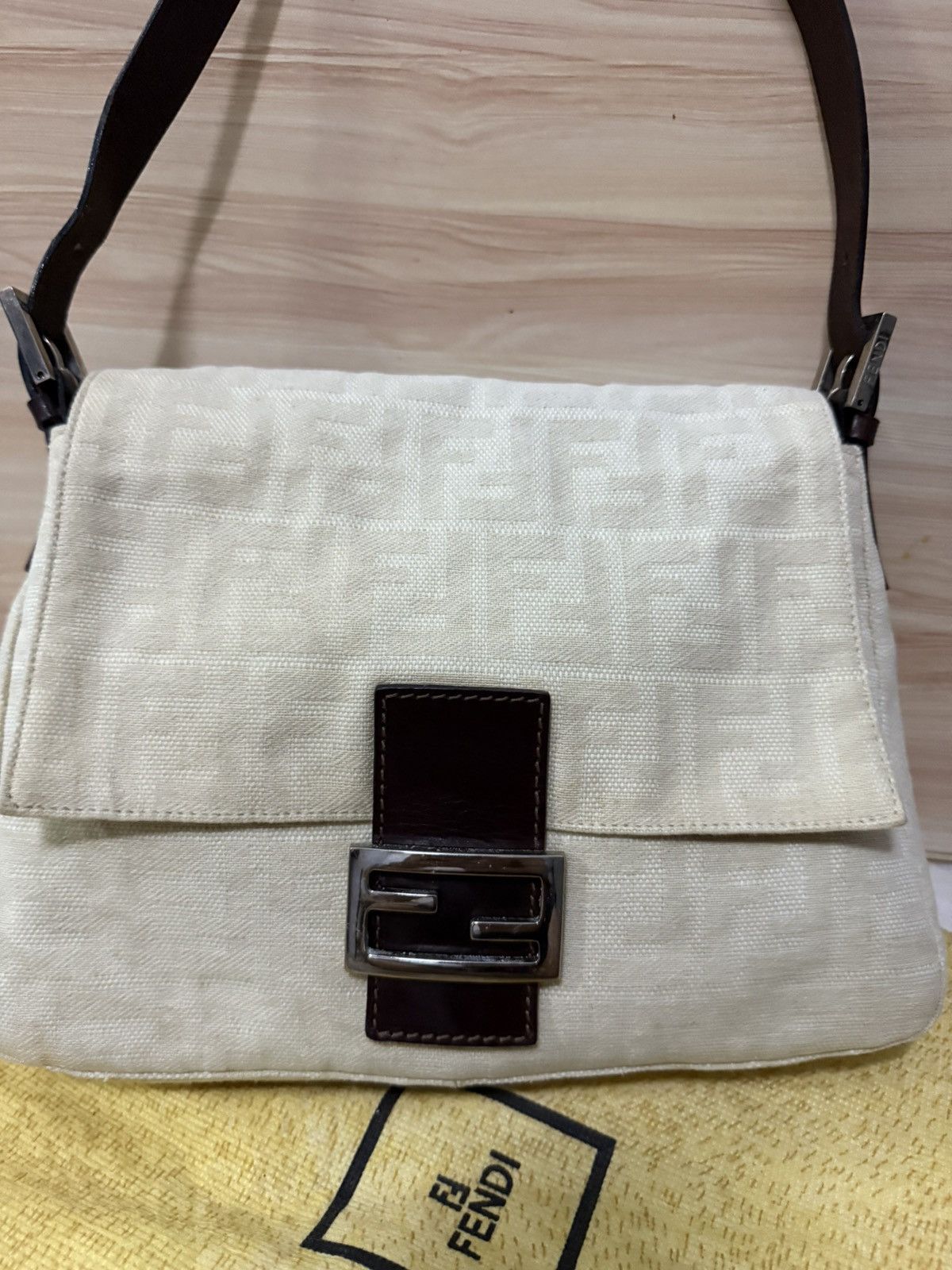 Fendi Fendi Zucca Canvas Mamma Baguette shoulder bag in a beige Size ONE SIZE - 3 Thumbnail