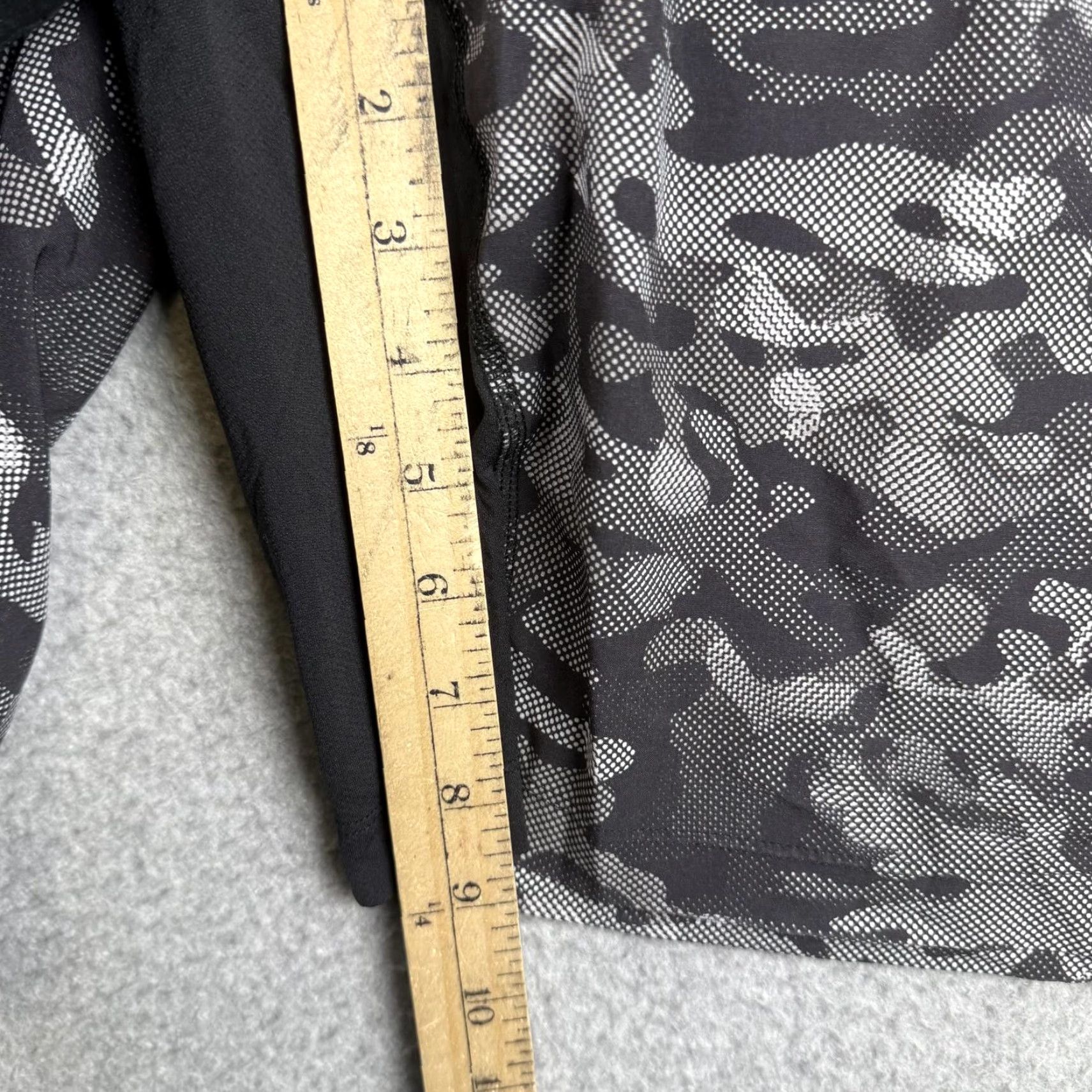 Lululemon VINTAGE Lululemon 9" Inseam Mens Camo Shorts XL Gray Gym Work Out Running Mens, XL, Gray Size US 36 / EU 52 - 3 Thumbnail