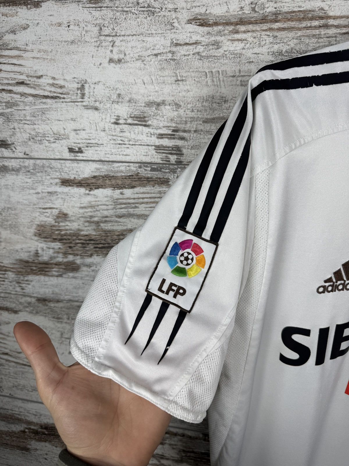 Adidas Mens Vintage Adidas Real Madrid 2003/04 home t-shirt jersey Size US M / EU 48-50 / 2 - 5 Thumbnail