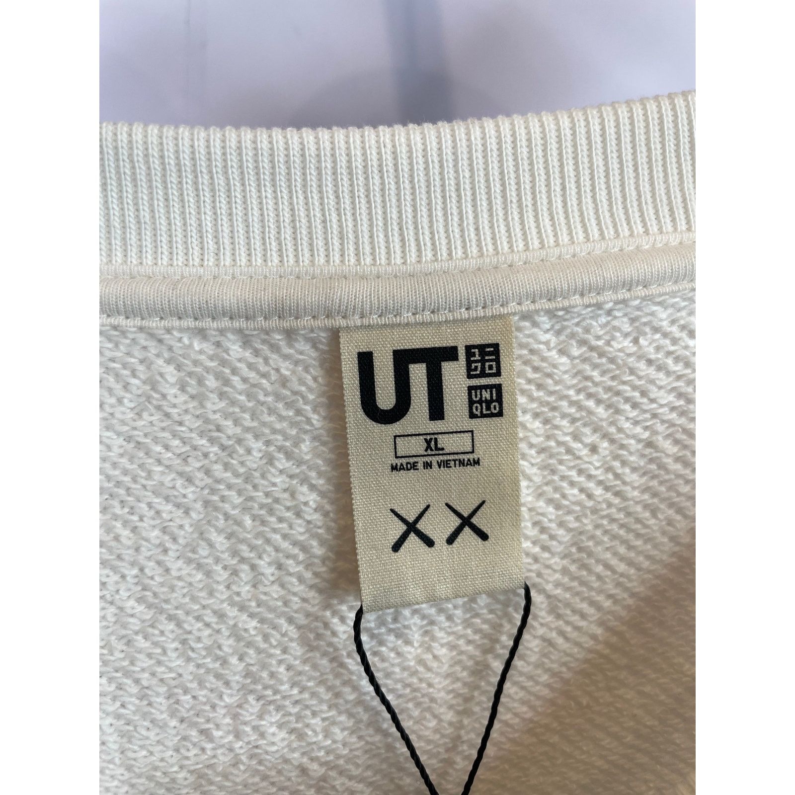 Kaws Kaws Uniqlo Crewneck Cream Used XL Size US XL / EU 56 / 4 - 4 Thumbnail