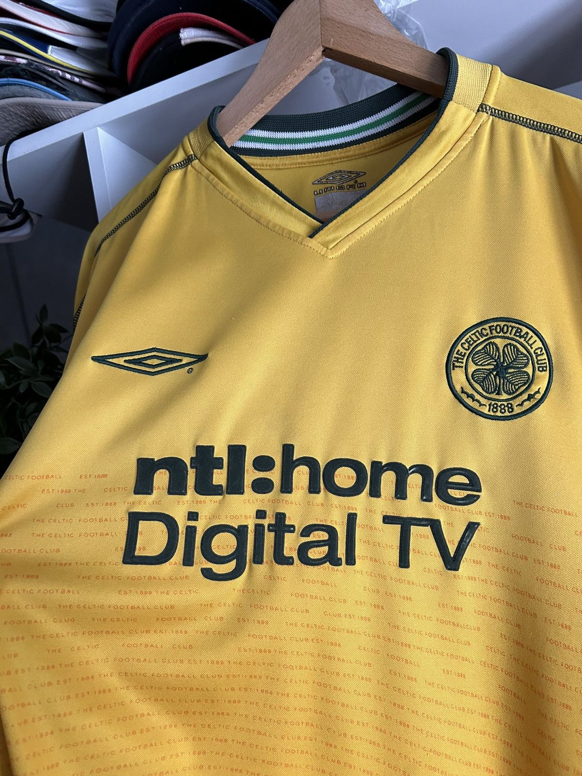Umbro × Vintage Celtic 2002/03 away Umbro soccer jersey Size US XL / EU 56 / 4 - 3 Thumbnail
