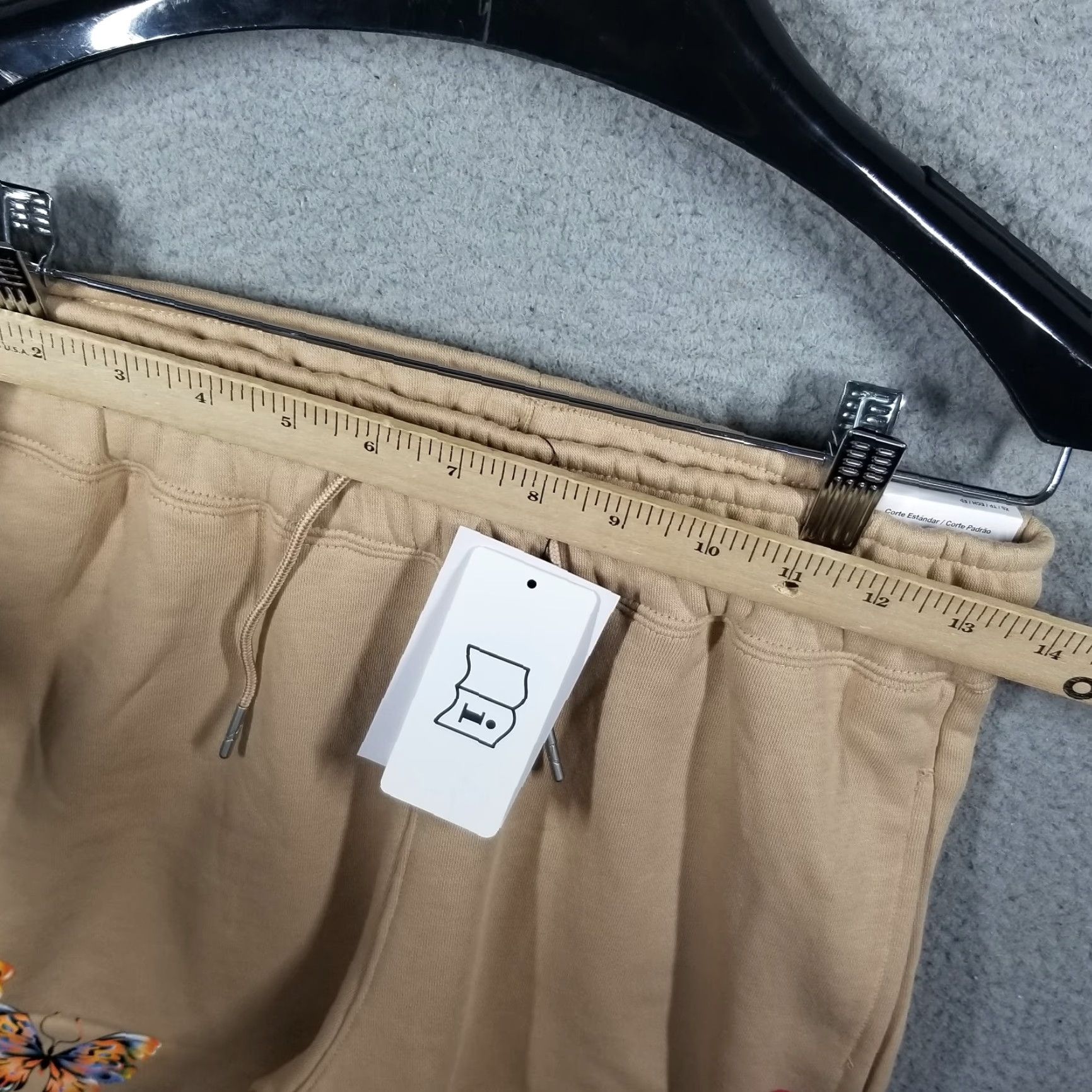 Nike VINTAGE Nike Air Jordan Fleece Shorts Women XS Beige Artist Series Butterfly Activewear NWT Size 26" / US 2 / IT 38 - 4 Thumbnail