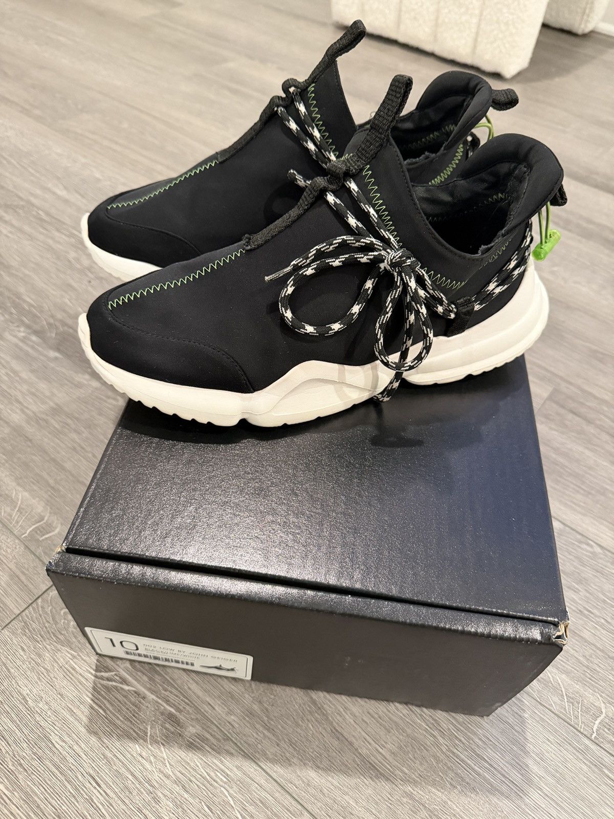 John Geiger 002 Low By John Geiger Size US 10 / EU 43 - 4 Thumbnail