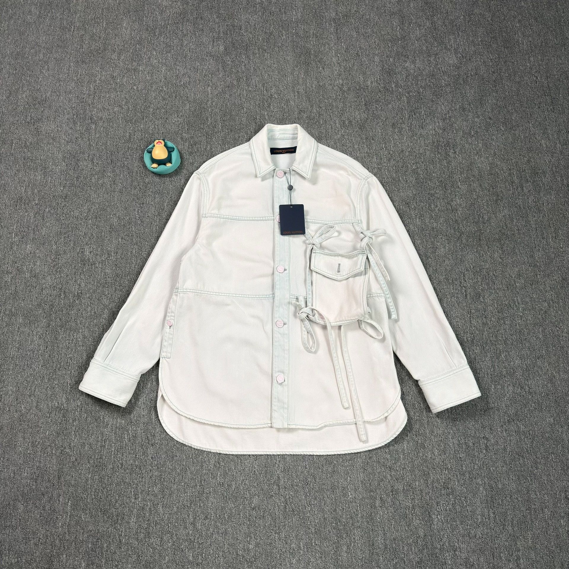 Louis Vuitton Louis Vuitton Pocket Detail Denim Shirt XS Size US XS / EU 42 / 0 - 1 Thumbnail