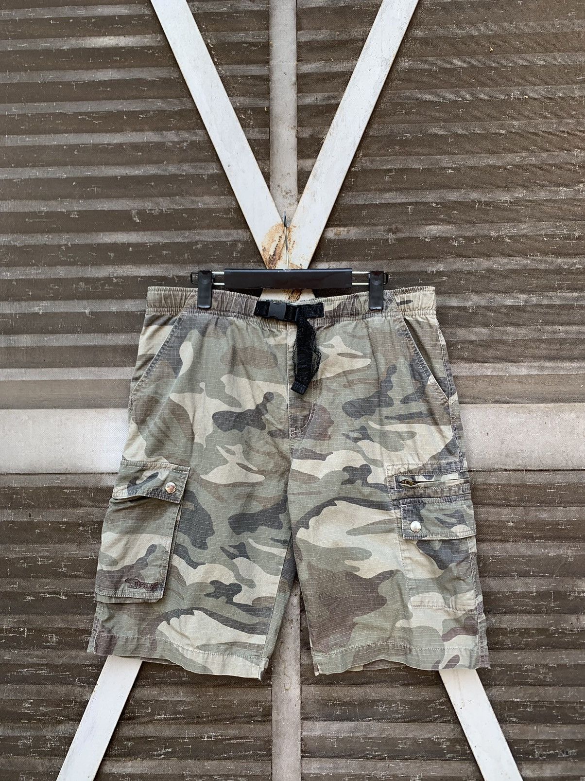 Vintage Vintage THRASHED Faded Cargo Camo Shorts Size US 32 / EU 48 - 1 Thumbnail