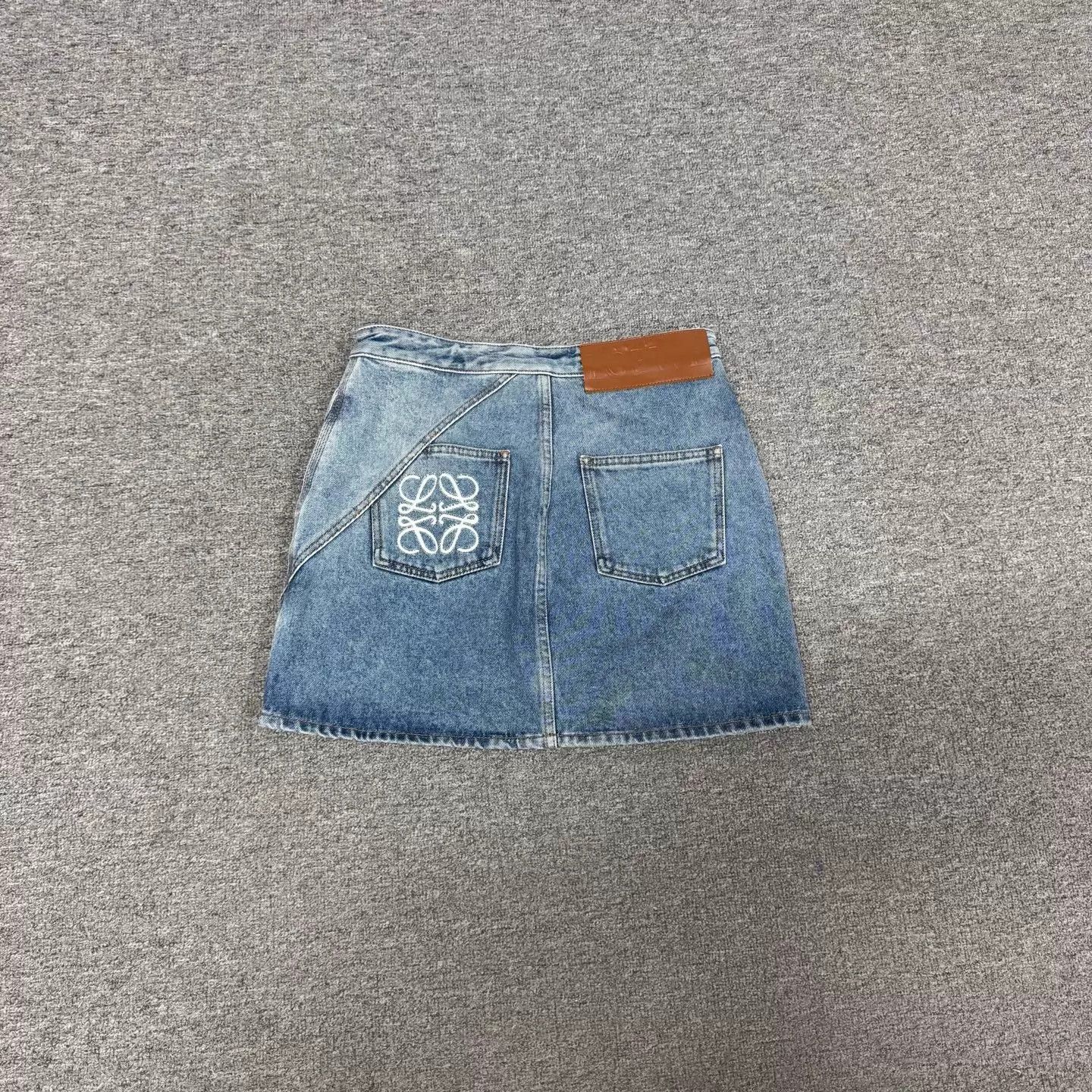 Louis Vuitton Loewe Back Leather Tag Embroidered Denim Skirt 38 99 New Size 26" / US 2 / IT 38 - 1 Thumbnail
