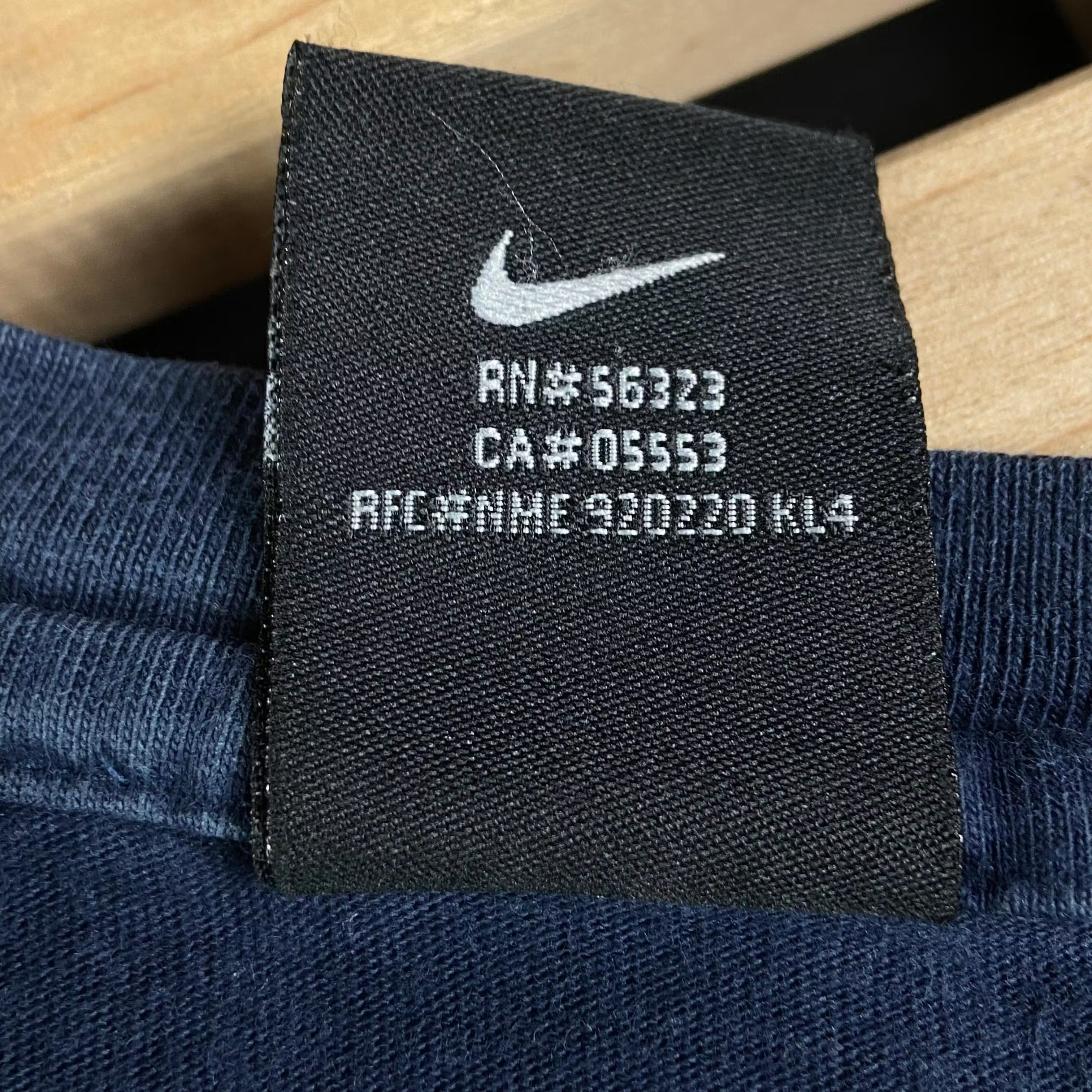 Nike × Vintage Mens Vintage T Shirt Nike Size L V Neck Size US L / EU 52-54 / 3 - 6 Thumbnail