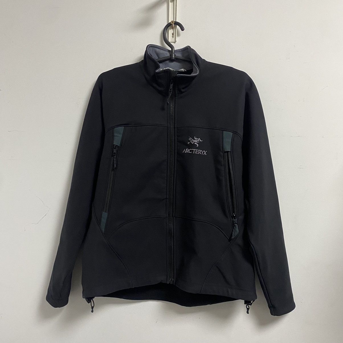 Arc'teryx Arcteryx jacket Streetwear Size M / US 6-8 / IT 42-44 - 1 Thumbnail