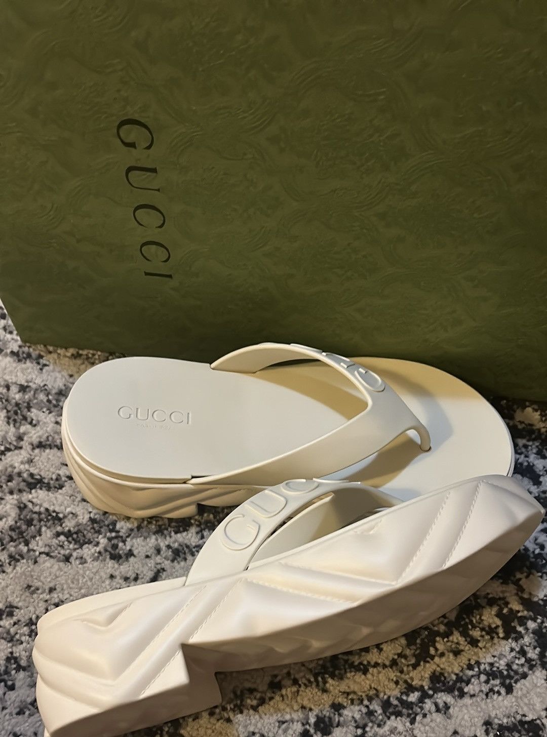 Gucci Gucci Thong Platform Sandal size 40 Mystic White Size US 10 / IT 40 - 4 Thumbnail