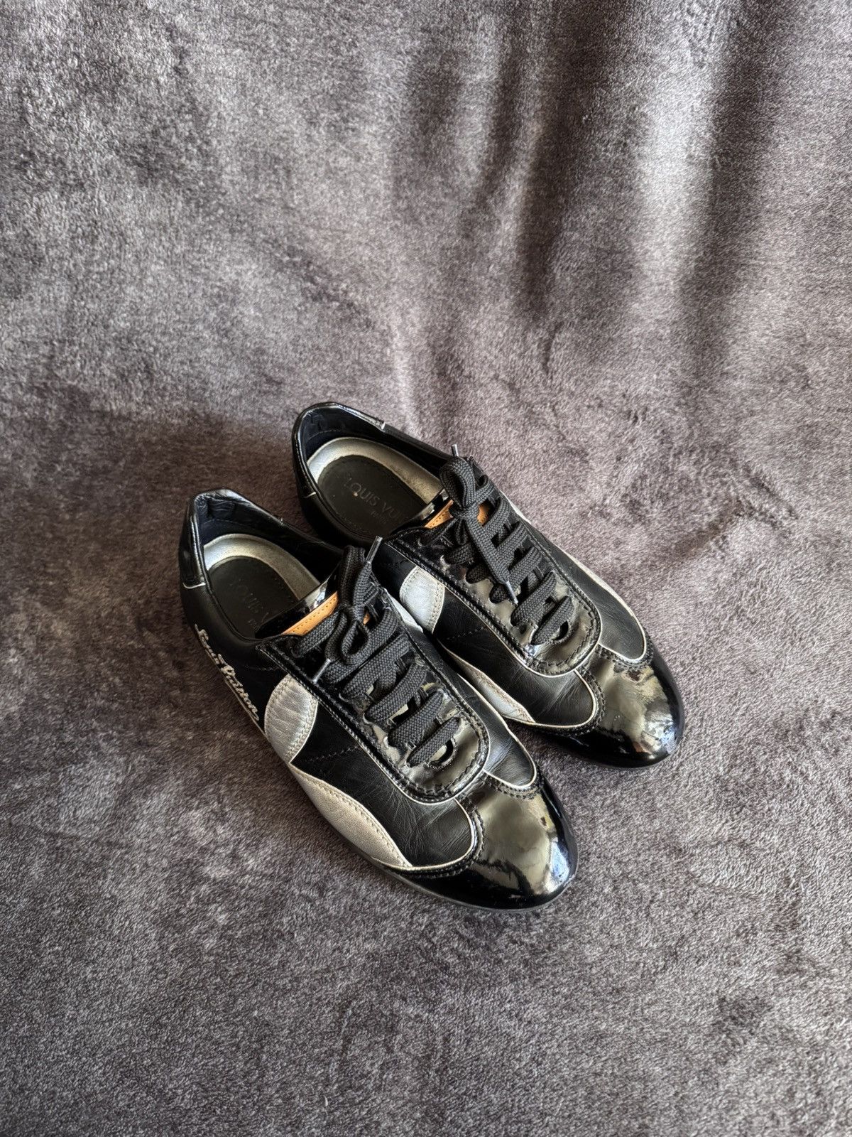 Louis Vuitton Luis Vuitton low-cut silver flower black leather sneakers Size US 7 / IT 37 - 4 Thumbnail