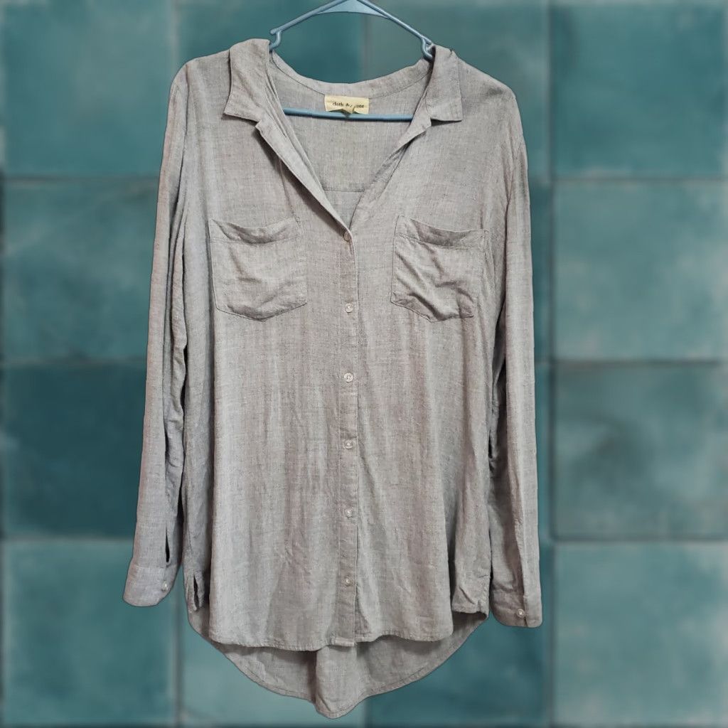 Anthropologie Cloth & Stone Anthropologie Shirt Size M Gray Rayon Long Sleeve Button-Down V-Neck Chest Pockets Casual Womens Size M / US 6-8 / IT 42-44 - 1 Thumbnail