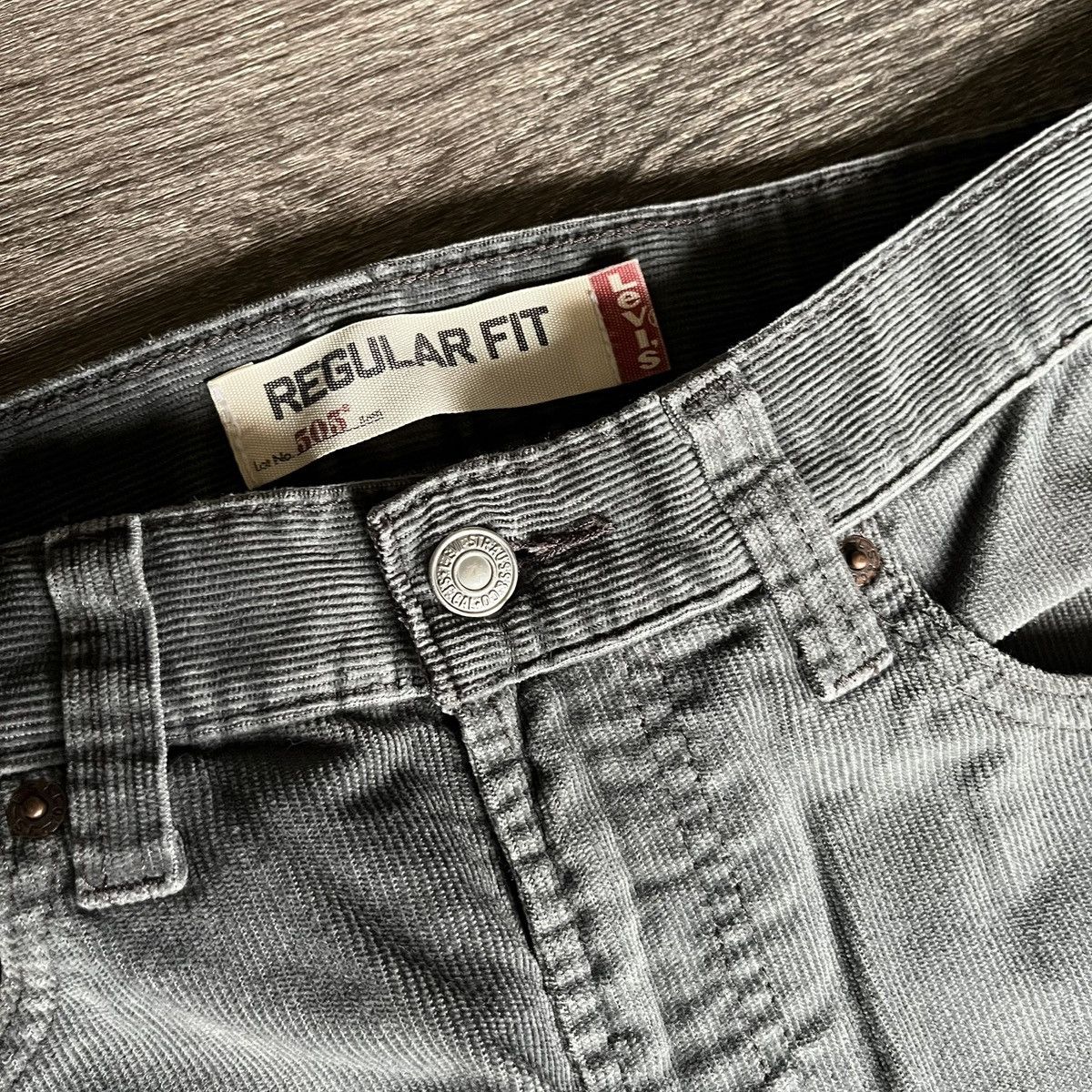 Levi's Vintage 2000s Levi’s 505 Corduroy Straight Fit Jeans 32x30 Size US 32 / EU 48 - 8 Thumbnail