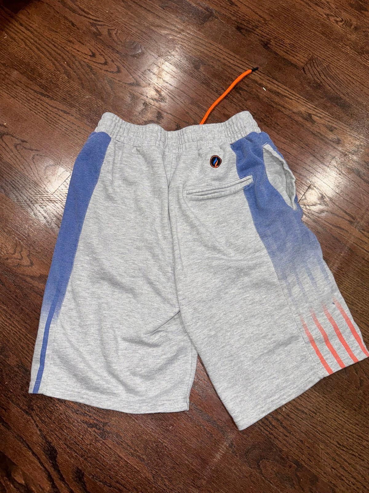 NBA FISLL NBA New York Knicks Faded Stripe Shorts Rare Sz M Size US 32 / EU 48 - 7 Thumbnail
