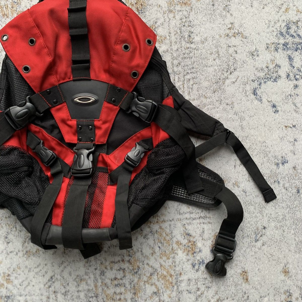 Oakley Vintage Rare Oakley Icon Backpack 1.0 Black Red - Y2K Bag Size ONE SIZE - 3 Thumbnail