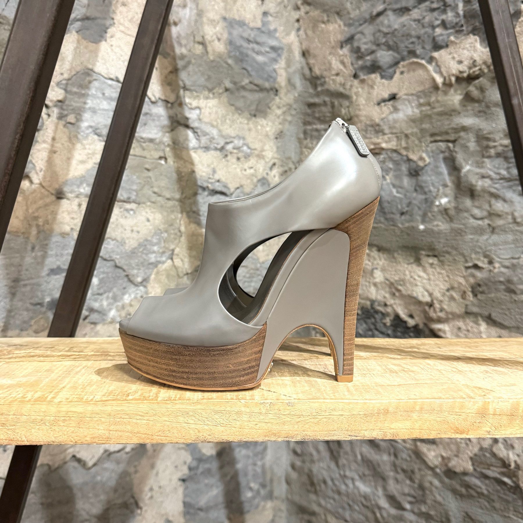 Gucci Gucci Grey Clemence Wedge Platform Peep Toe Pumps Size US 6 / IT 36 - 7 Thumbnail
